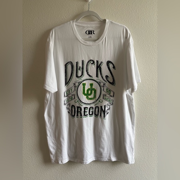 Other - White Oregon Ducks Graphic T-Shirt University of Oregon| Men’s XL